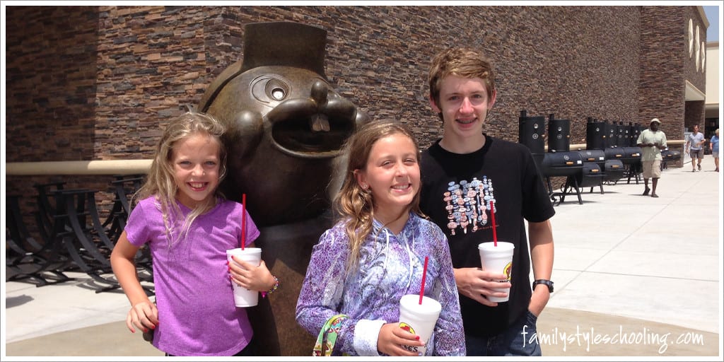 bucees kids with bucee